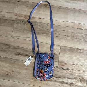 NWT Vera Bradley Lighten Up Water Bottle Crossbody